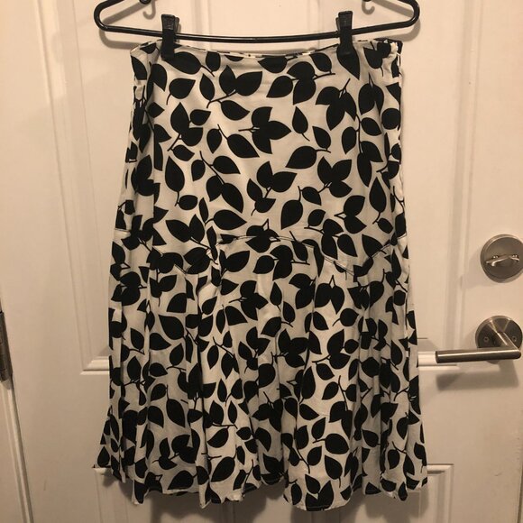 Two Mid-length Reitmans Skirts - Picture 4 of 5